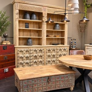 De Loods meubelen Heist-op-den-Berg eik en teak kasten indisch kast unieke decoratie scherpe meubelprijzen Sfeerfoto meubelwinkel De Loods Heist-op-den-berg teak eik e