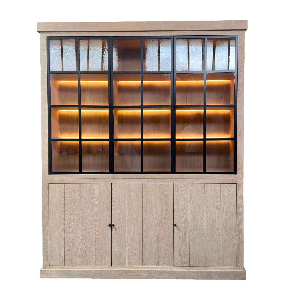 Eiken buffetkast met 3 vitrinedeuren en led Flat line 190cm